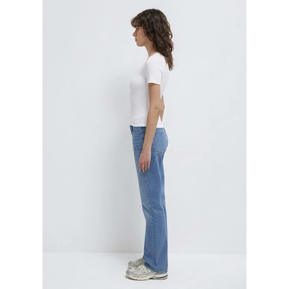 Mavi M1601040-620 Mavi V Yaka Basic T-Shirt Kadın Tişört
