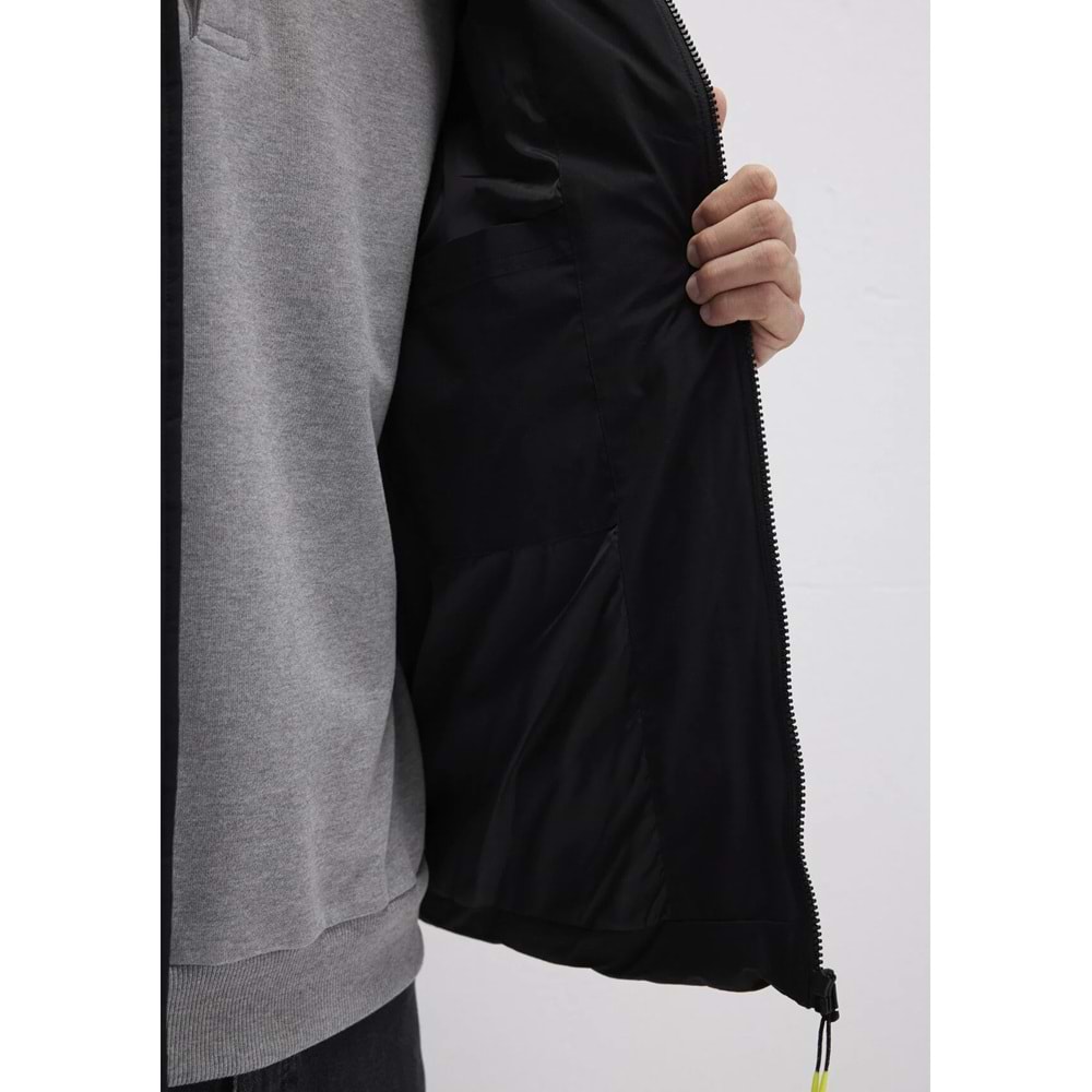 Mavi M0110211-900 Mavi Kapüşonlu Şişme Mont Erkek Mont