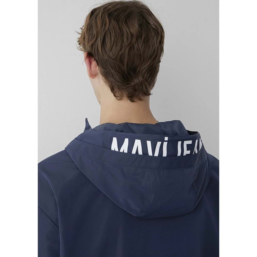 Mavi M0110641-86623 Mavi Su İtici Kapüşonlu Erkek Mont