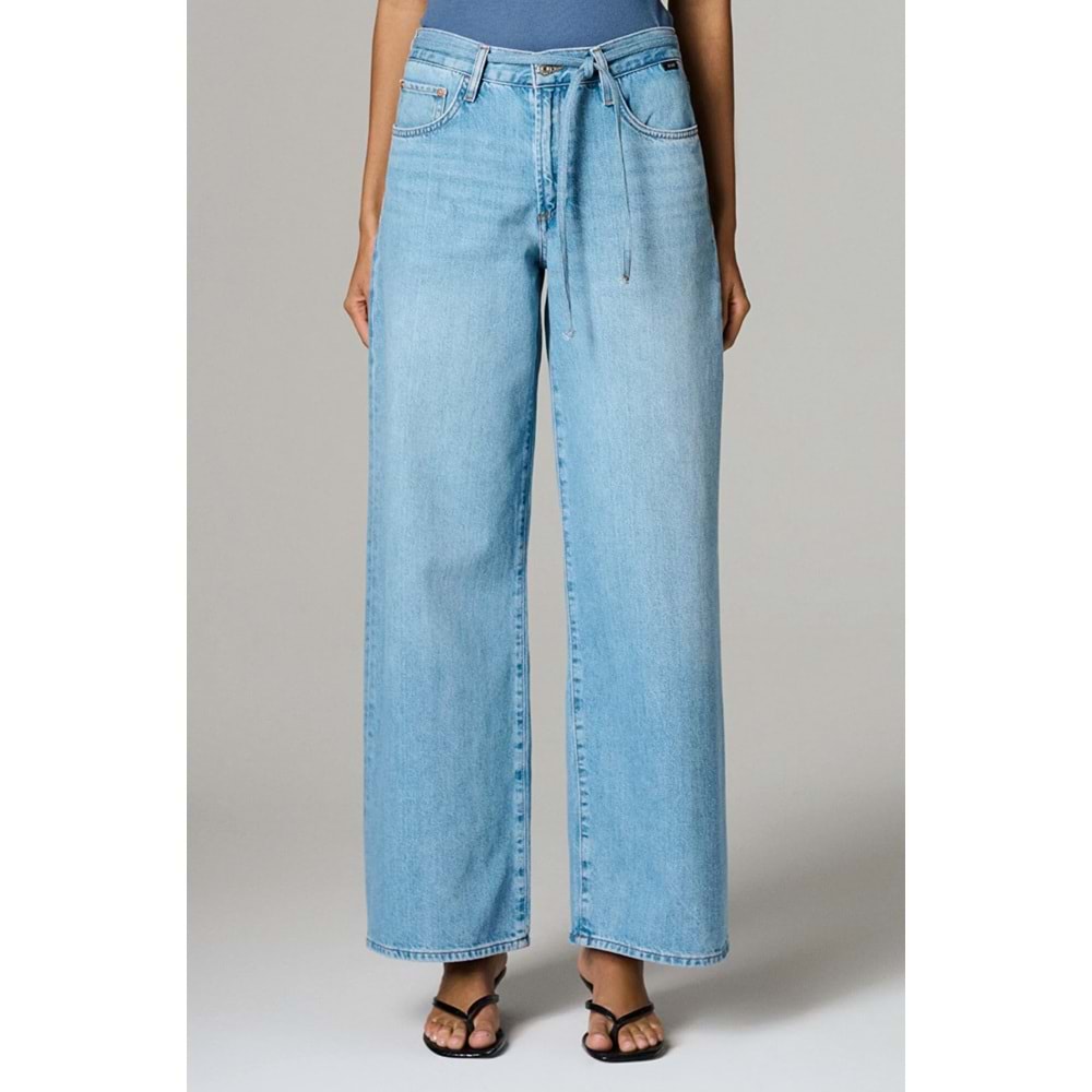 Mavi M1012626-A4176 Wendy Bol Kesim Düz Paça Jean Kadın Kot Pantolon