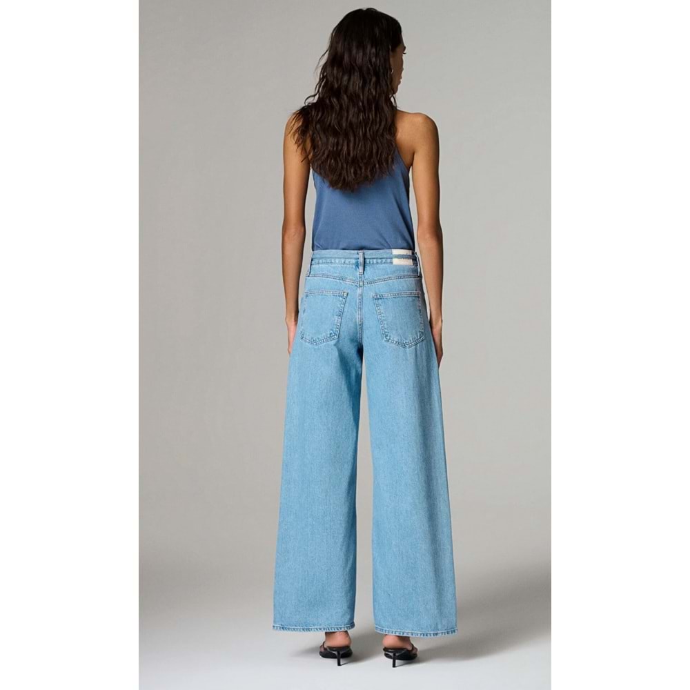 Mavi M1012626-A4176 Wendy Bol Kesim Düz Paça Jean Kadın Kot Pantolon