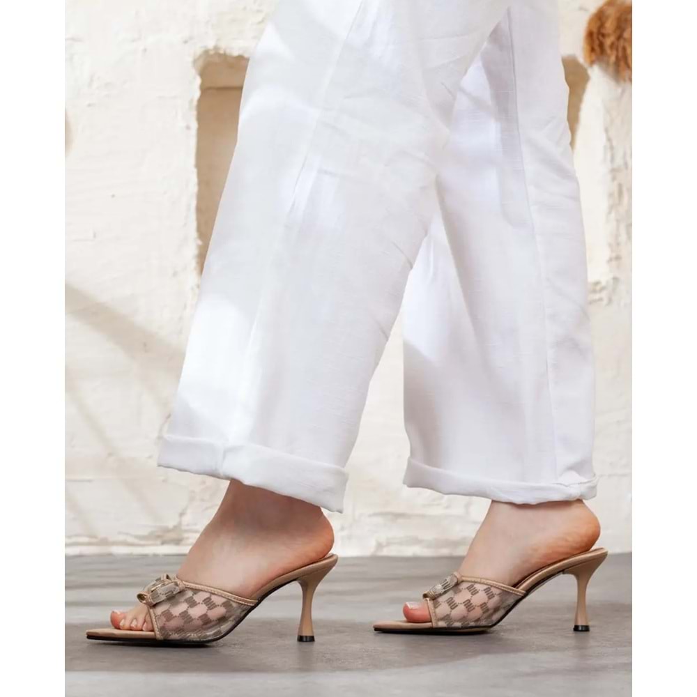 Feles Saten Kurdela Detaylı Sivri Burun Topuklu Kadın Terlik