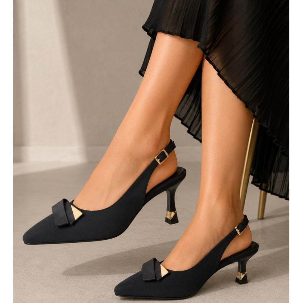 Feles Toka Detaylı Arkası Açık Stiletto Topuklu Kadın Ayakkabı