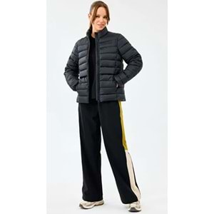 Skechers W Essential Outerwear Padded Jacket S231240-3817 Kadın Mont