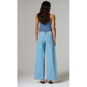 Mavi M1012626-A4176 Wendy Bol Kesim Düz Paça Jean Kadın Kot Pantolon