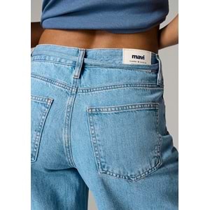 Mavi M1012626-A4176 Wendy Bol Kesim Düz Paça Jean Kadın Kot Pantolon