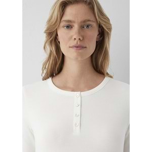 Mavi M1614120-80194 Mavi Düğme Detaylı T-Shirt Kadın Tişört