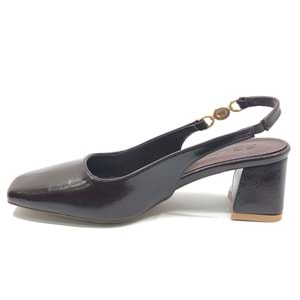 Feles Yanı Toka Detaylı Arkası Açık Küt Burun Topuklu Kadın Ayakkabı