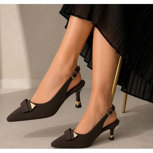 Feles Toka Detaylı Arkası Açık Stiletto Topuklu Kadın Ayakkabı