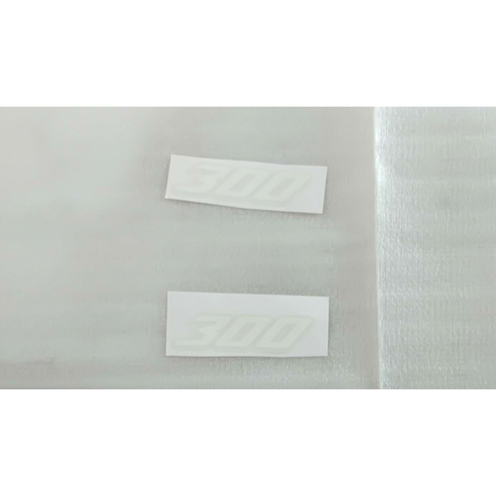 SYM LOGO STICKER ON GOHUS KAPAGI COVER ON SAG(R ) T1 BEYAZ T1 ADET JYRD3E5.JYRD3E5L. 87123-XTA-000-T1