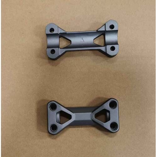 SYM BRAKETI GRNJ FAR CERCEVE PLAKASI SOL(L ) AE GRI MAT AE-GY-7450U ADET NHX125.WOLF25 53131-NHA-000-AE