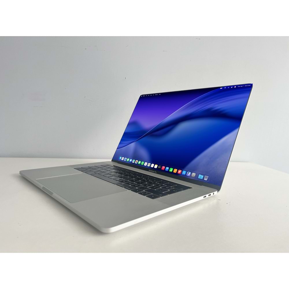 Apple Macbook Pro A1707 İ7 2.9GHz İşlemci 16gb Ram 250gb SSD Radeon Pro 2gb E.Kartı 15.4