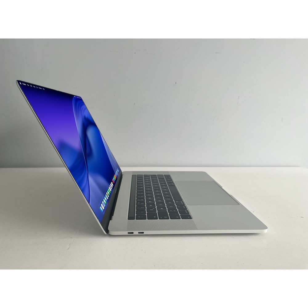 Apple Macbook Pro A1707 İ7 2.9GHz İşlemci 16gb Ram 250gb SSD Radeon Pro 2gb E.Kartı 15.4