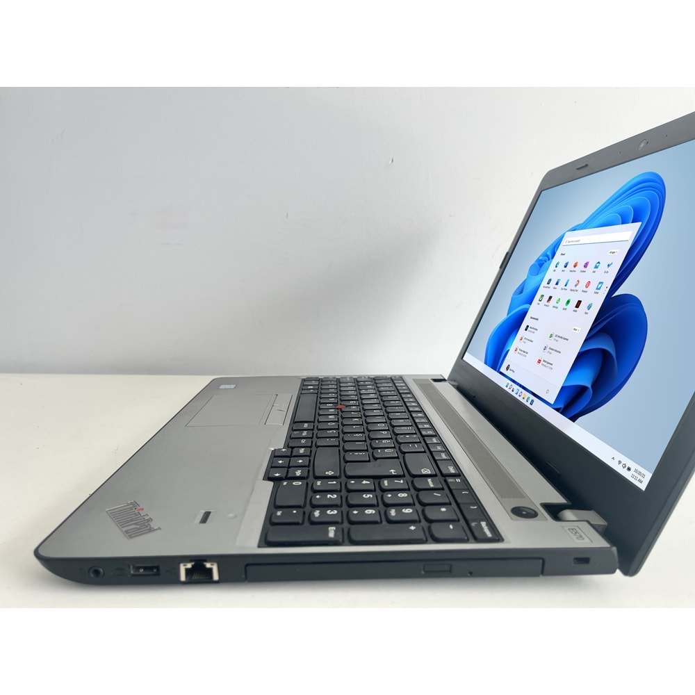 Lenovo ThinkPad E570 İntel İ5 7200u Turbo:3.10ghz 8gb DDR4 Ram 256GB SSD 15.6