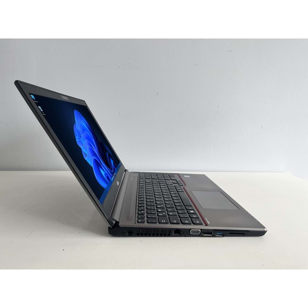 Fujitsu Lifebook E756 İntel İ5 6200u Turbo:2.80ghz 8gb Ddr4 256gb 256GB 2.5 SSD 15.6