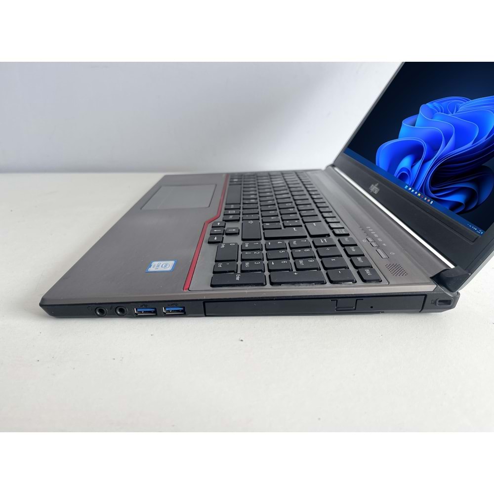 Fujitsu Lifebook E756 İntel İ5 6200u Turbo:2.80ghz 8gb Ddr4 256gb 256GB 2.5 SSD 15.6